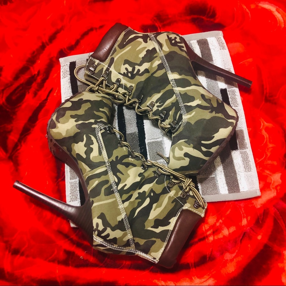 High Platform Camo Boots